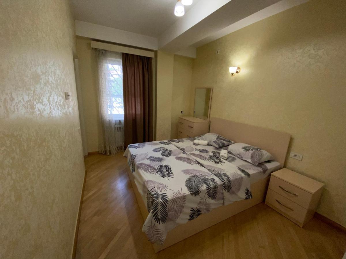 Comfortable Apartment In Center Ереван Экстерьер фото