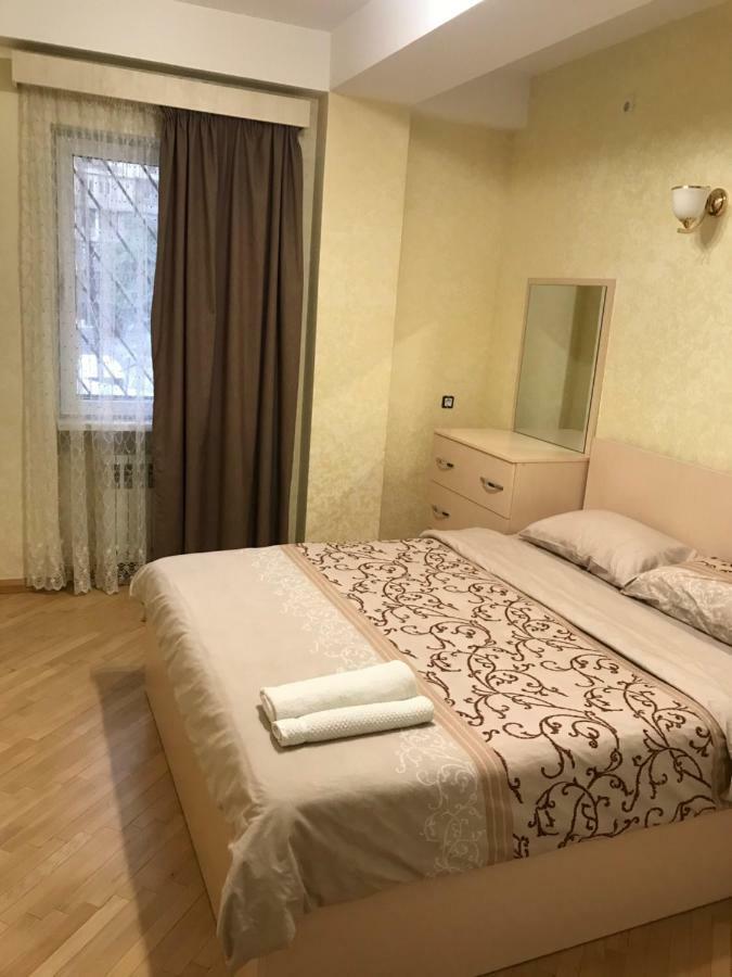 Comfortable Apartment In Center Ереван Экстерьер фото